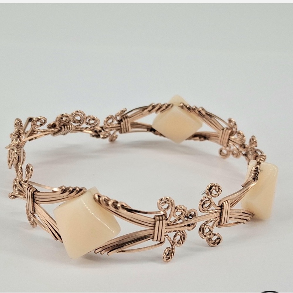 One of a kind! Artesian Gold Plated Wire Wrapped Resin Bead Scroll Link Bracelet